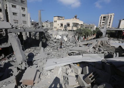 5 شهداء في قصف على مخيم النصيرات وسط قطاع غزة وخان يونس جنوبه