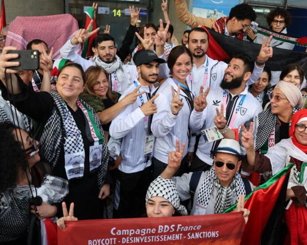 وصول البعثة الفلسطينية إلى باريس للمشاركة في دورة الألعاب الأولمبية