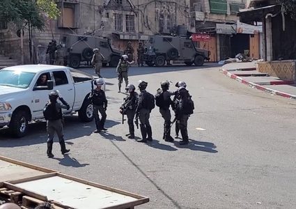 الاحتلال يشدد إجراءاته العسكرية في البلدة القديمة من الخليل ويغلق 3 مداخل إضافية