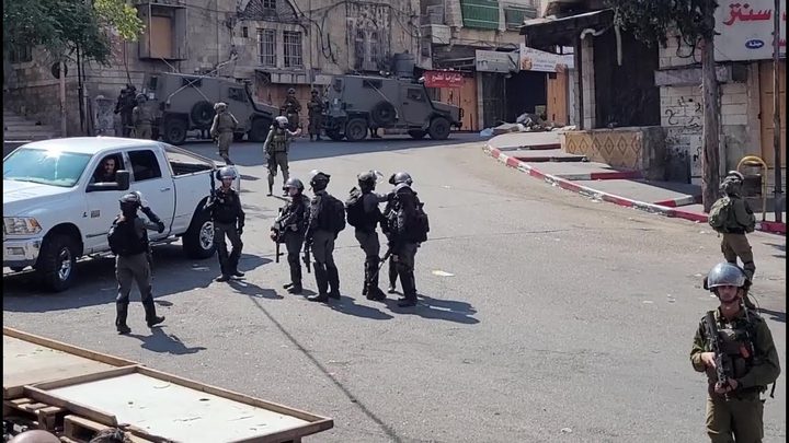 الاحتلال يشدد إجراءاته العسكرية في البلدة القديمة من الخليل ويغلق 3 مداخل إضافية