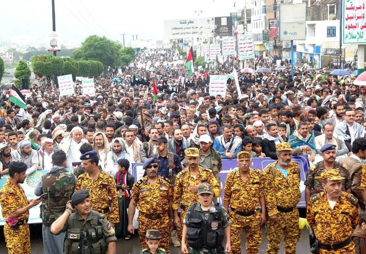 جماهير كبيرة تتظاهر في 47 ساحة بمحافظة إب اليمنية خلال مسيرات شعبية بعنوان: "انتصارا لغزة.. ماضون في المرحلة الخامسة من التصعيد".