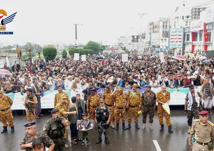 جماهير كبيرة تتظاهر في 47 ساحة بمحافظة إب اليمنية خلال مسيرات شعبية بعنوان: "انتصارا لغزة.. ماضون في المرحلة الخامسة من التصعيد".