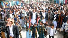 جماهير كبيرة تتظاهر في 47 ساحة بمحافظة إب اليمنية خلال مسيرات شعبية بعنوان: "انتصارا لغزة.. ماضون في المرحلة الخامسة من التصعيد".