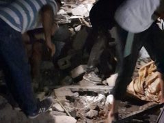 4 شهداء في قصف الاحتلال منزلًا لعائلة "القطشان" جنوب مخيم النصيرات، فيما لا تزال عملية البحث عن شهداء وجرحى تحت الأنقاض مستمرة