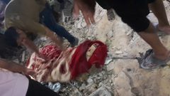 4 شهداء في قصف الاحتلال منزلًا لعائلة "القطشان" جنوب مخيم النصيرات، فيما لا تزال عملية البحث عن شهداء وجرحى تحت الأنقاض مستمرة