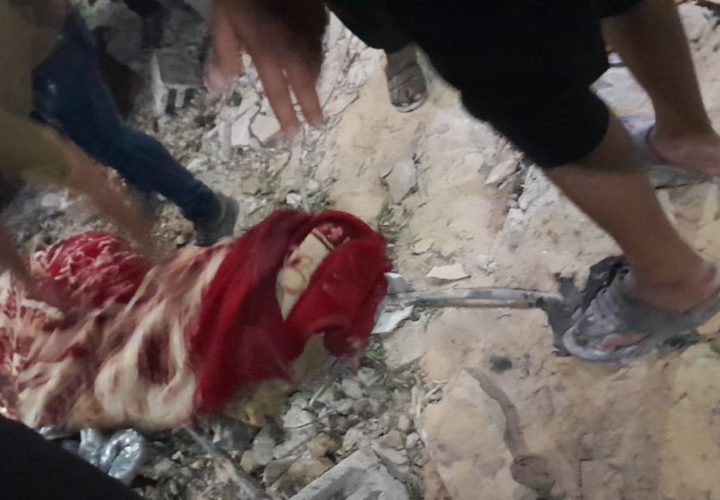 4 شهداء في قصف الاحتلال منزلًا لعائلة "القطشان" جنوب مخيم النصيرات، فيما لا تزال عملية البحث عن شهداء وجرحى تحت الأنقاض مستمرة