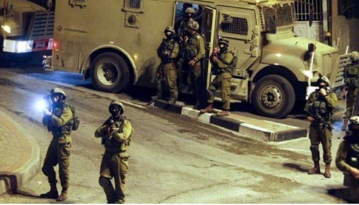 الاحتلال يقتحم سنجل ويعتقل 3 مواطنين ويداهم منازل ويصادر مركبات