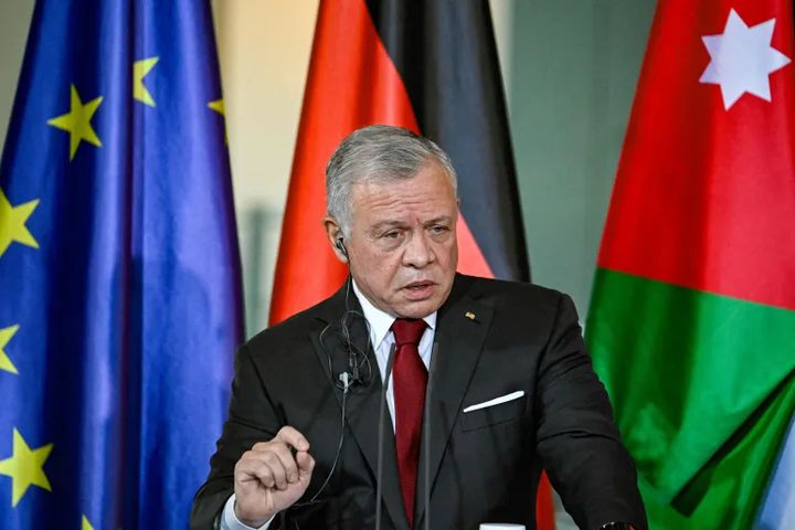 ملك الأردن وبايدن يبحثان هاتفيا استمرار حرب الإبادة في غزة