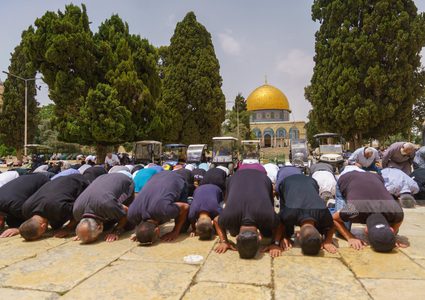 35 ألفا يؤدون صلاة الجمعة في المسجد الأقصى