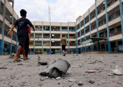 31 شهيداً في قصف الاحتلال مدرسة تؤوي نازحين غرب دير البلح