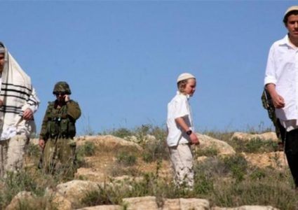 مستوطنون يستولون على خيمة سكنية في الأغوار