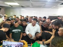 نابلس بجماهير غفيرة تشيع جثامين شهداء مخيم بلاطة