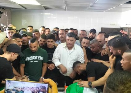 نابلس بجماهير غفيرة تشيع جثامين شهداء مخيم بلاطة