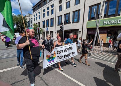 تظاهرة في كورك الإيرلندية تطالب بمحاكمة قادة الاحتلال والإدارة الأمريكية لإبادة غزة