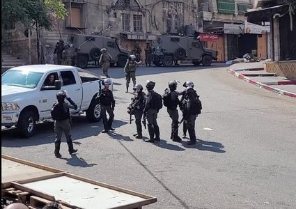 الاحتلال يغلق أحياء بالبلدة القديمة في الخليل ويعلنها مناطق عسكرية