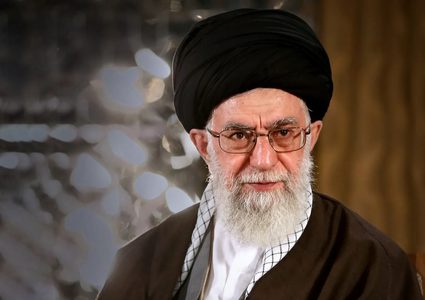 نيويورك تايمز: خامنئي أصدر أمرًا بالرد بشكل مباشر على إسرائيل