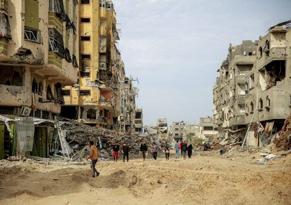 4 شهداء وعدد من الجرحى في قصف الاحتلال مخيم النصيرات