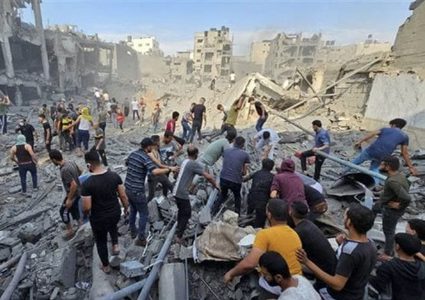 شهداء وجرحى باستهداف مدرسة تؤوي نازحين بغزة