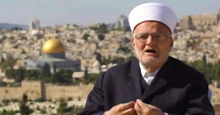 "تحريض ومطالبة بسحب هوية الشيخ عكرمة صبري بعد نعيه الشهيد هنية