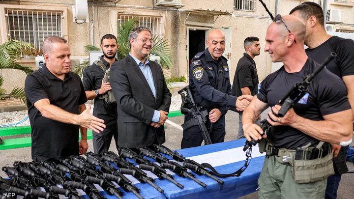 بن غفير يدعو الإسرائيليين إلى حمل السلاح بعد عملية تل أبيب