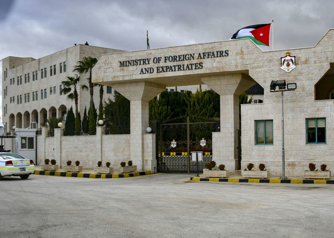 الأردن يطلب من مواطنيه مغادرة لبنان في أقرب وقت