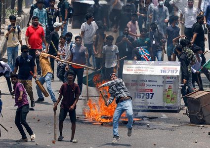 عشرات القتلى والجرحى خلال تظاهرات ضد الحكومة في بنغلادش