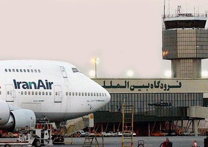 إيران تطلب من الطيارين تجنب مجالها الجوي