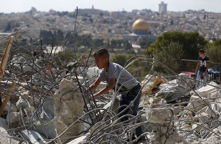 الاحتلال يخطر بهدم 17 منزلا في مدينة القدس