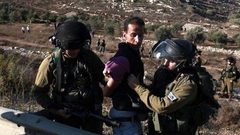 قوات الاحتلال تعتقل ثلاثة مواطنين من بيت لحم