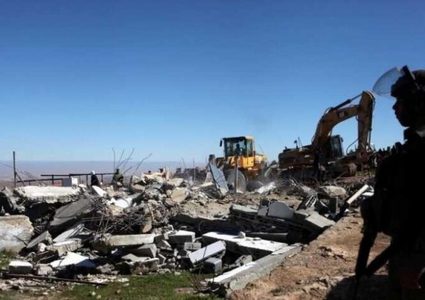 طواقم بلدية الاحتلال تهدم شقة سكنية في سلوان