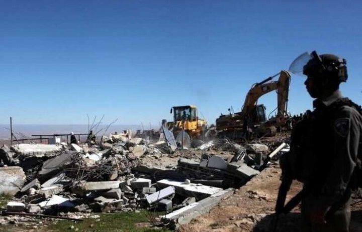 طواقم بلدية الاحتلال تهدم شقة سكنية في سلوان