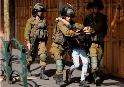 الاحتلال يعتقل 25 مواطنا من الضفة