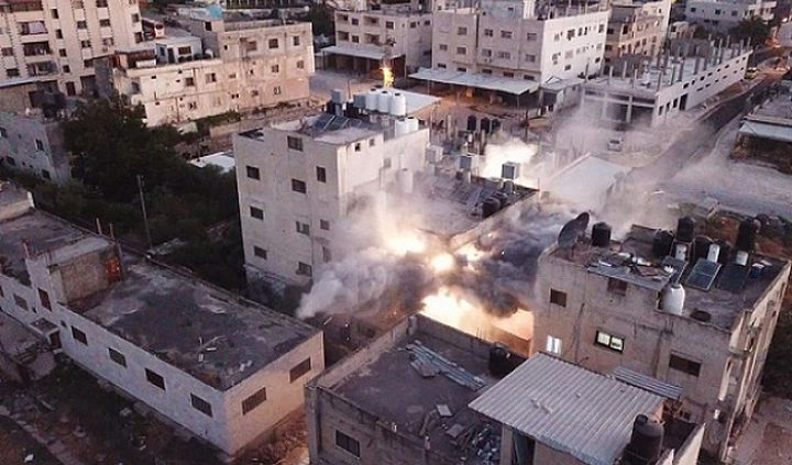 الاحتلال يفجر مقر فتح في بلاطة ويهدم مجلس قروي فروش بيت دجن