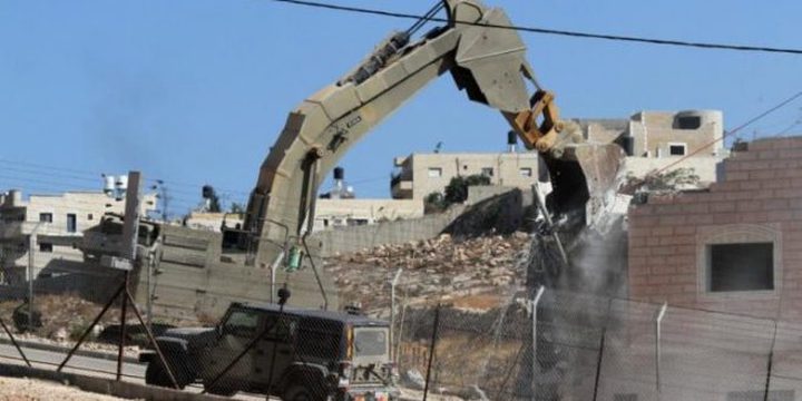 الاحتلال يخطر بوقف البناء والعمل في منازل ومحلات تجارية بقبلان جنوب نابلس