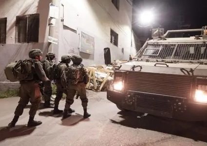 3 إصابات بالرصاص الحي خلال اقتحام الاحتلال مخيم عسكر الجديد شرق نابلس