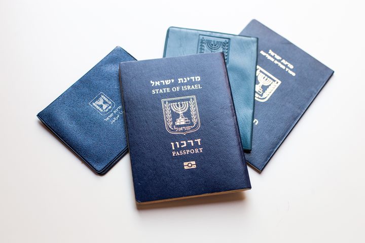 الشرطة الإسرائيلية تحقق في شبهة إصدار جوازات سفر دبلوماسية