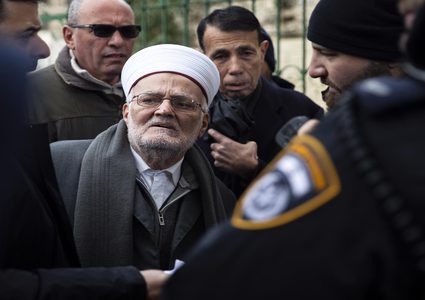 محكمة الاحتلال تمنع الشيخ عكرمة صبري من دخول "الأقصى" لستة أشهر