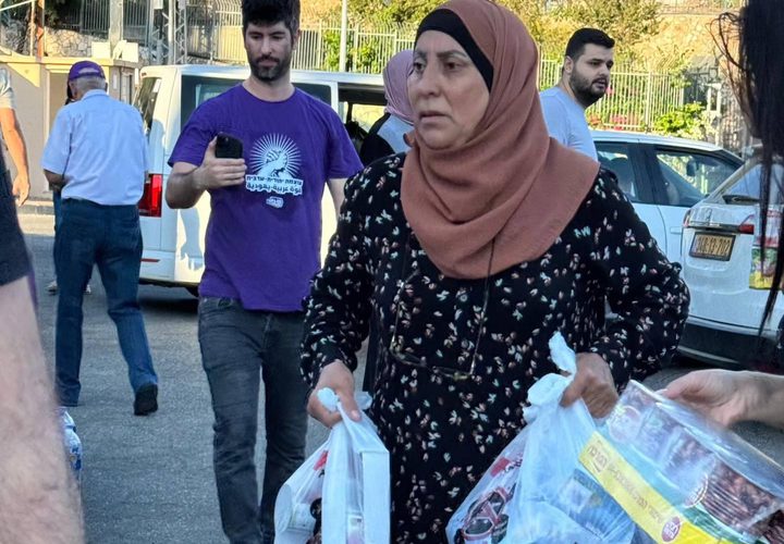 حشود أهالي الناصرة تتواصل في التبرع لأهالي قطاع غزة