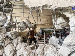 آثار الدمار الذي لحق بمدرسة عبد الفتاح حمود بعد استهدافها من طائرات الاحتلال