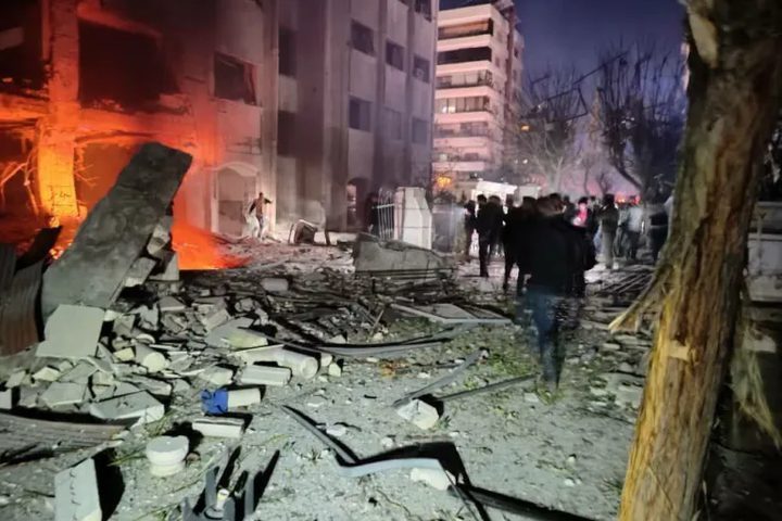 إصابة 4 عسكريين بقصف إسرائيلي على حمص