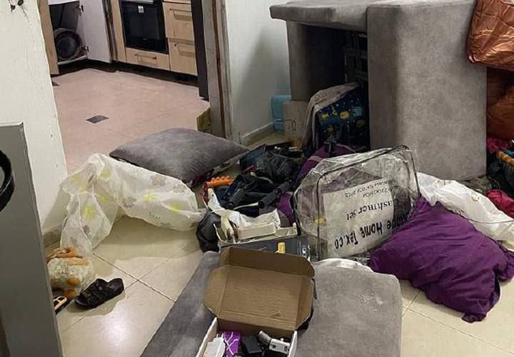 قوات الاحتلال تعيث خرابا في محتويات منزل الشيخ جهاد شحادة بعد اعتقاله من بلدة جماعين