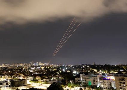 الرئيس الايراني يعارض توجه الحرس الثوري لرد مباشر على إسرائيل