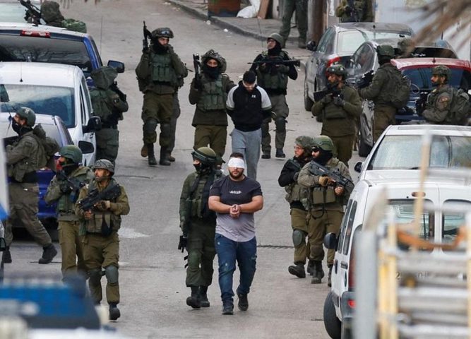 الاحتلال يعتقل 16 مواطنا من الضفة