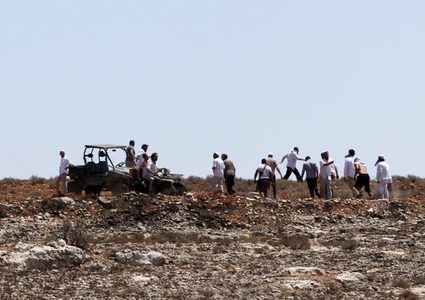 مستوطنون يهددون أهالي قرية الطوبا بمسافر يطا بشأن استخدام بئر مياه