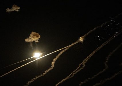 رشقات صاروخية ضخمة تستهدف قاعدة "جعتون" قرب نهاريا