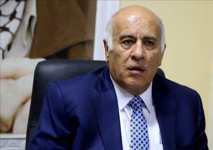 قوات الاحتلال تحتجز الفريق الرجوب على معبر الكرامة