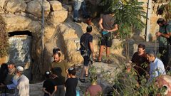 مستوطنون يقتحمون قرية التوانة ويؤدون طقوسا تلمودية