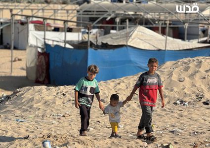 تواجد خجول للنازحين في مواصي رفح؛ بسبب قربها من مناطق توغل جيش الاحتلال في رفح