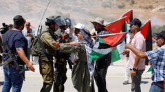 التطورات في المشهد السياسي بعيون خبراء ومحللين