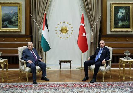 الرئيس يجتمع مع نظيره التركي في أنقرة